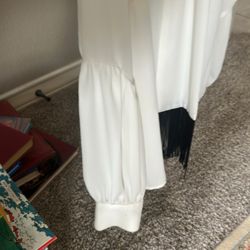 White - Picture 3 of 8